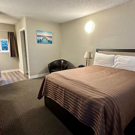 Valemount Vacation Inn Экстерьер фото