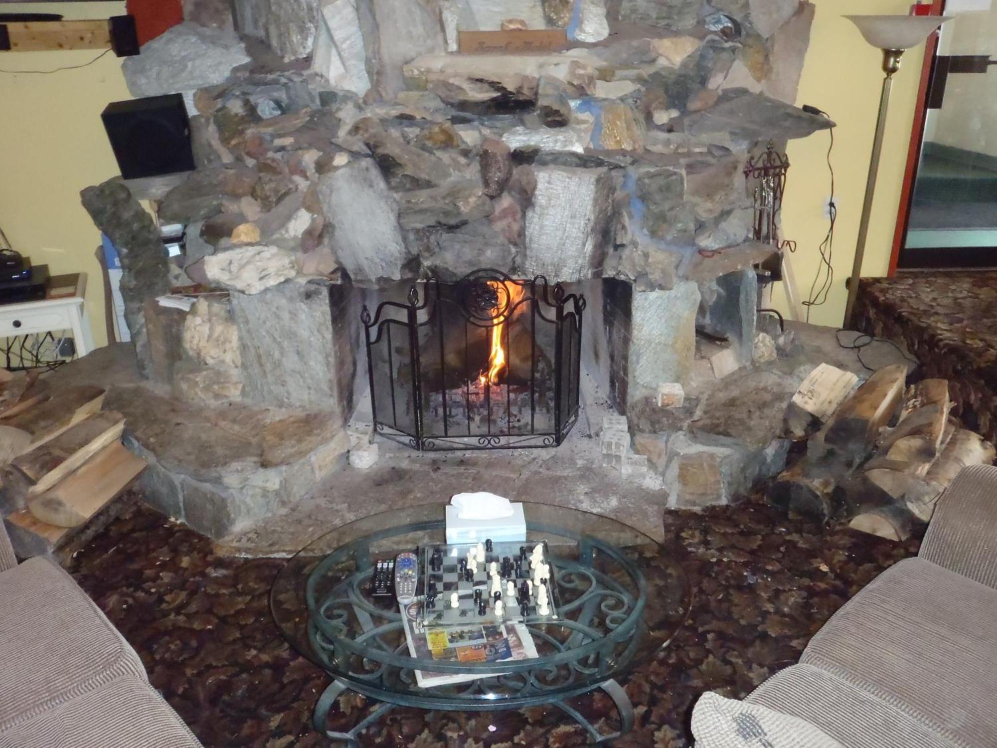 Valemount Vacation Inn Экстерьер фото