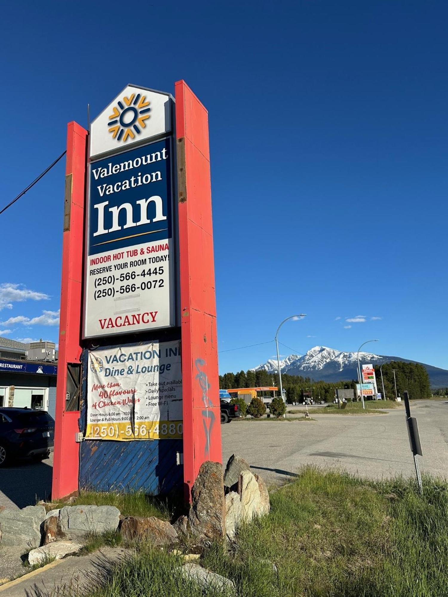 Valemount Vacation Inn Экстерьер фото