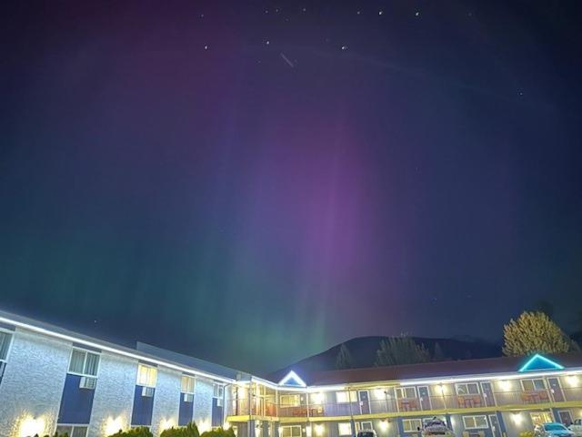 Valemount Vacation Inn Экстерьер фото